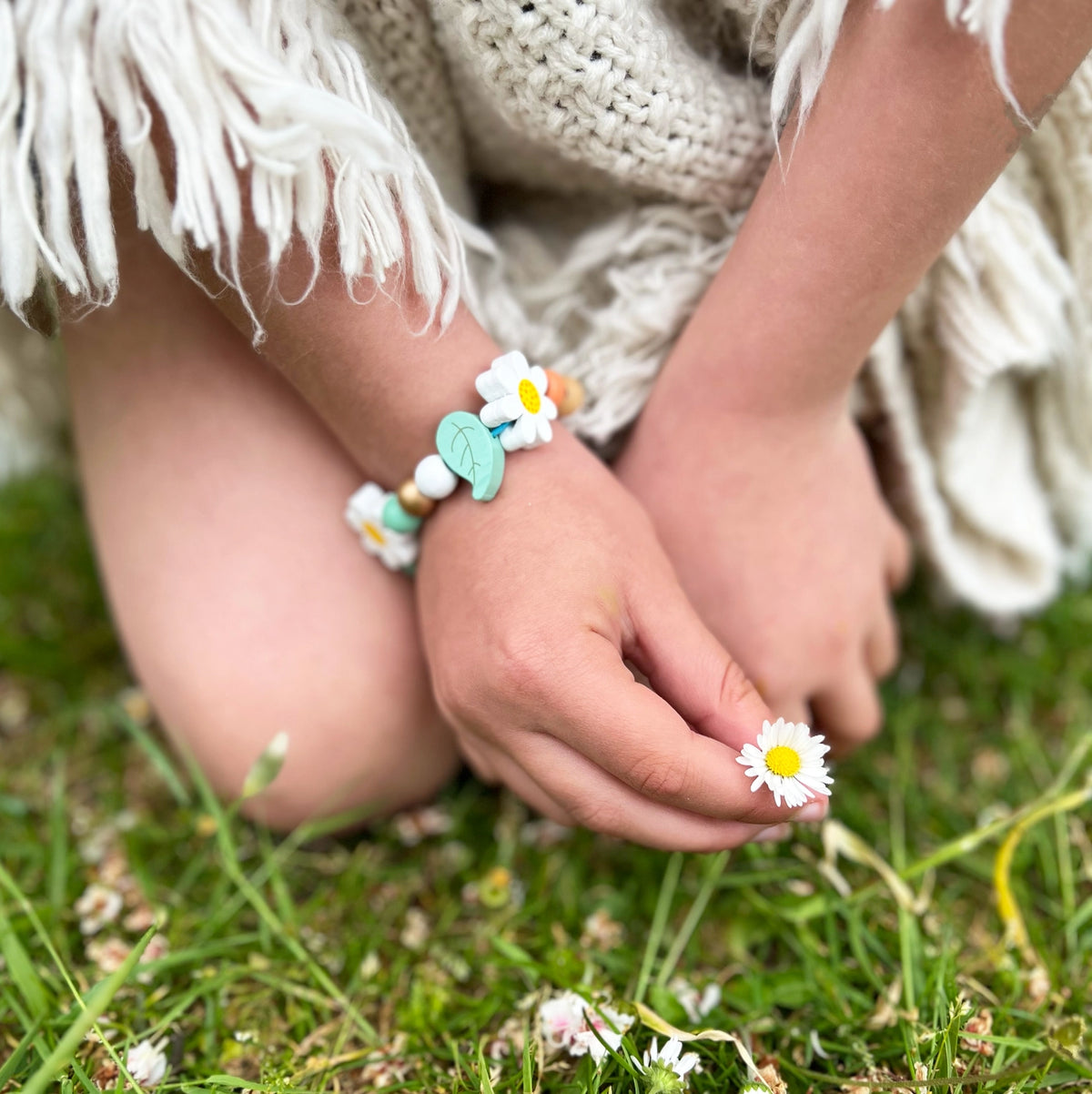 Make a Daisy Bracelet