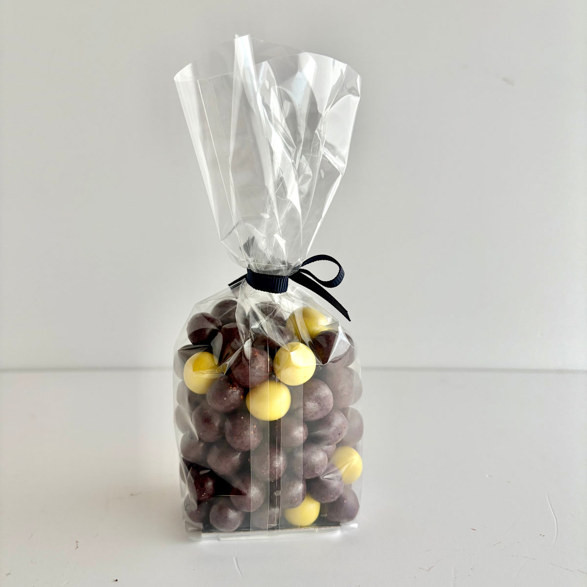 Lemon & Blueberry Crispy Dragees