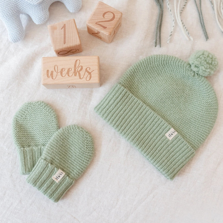 Baby merino mittens in mint