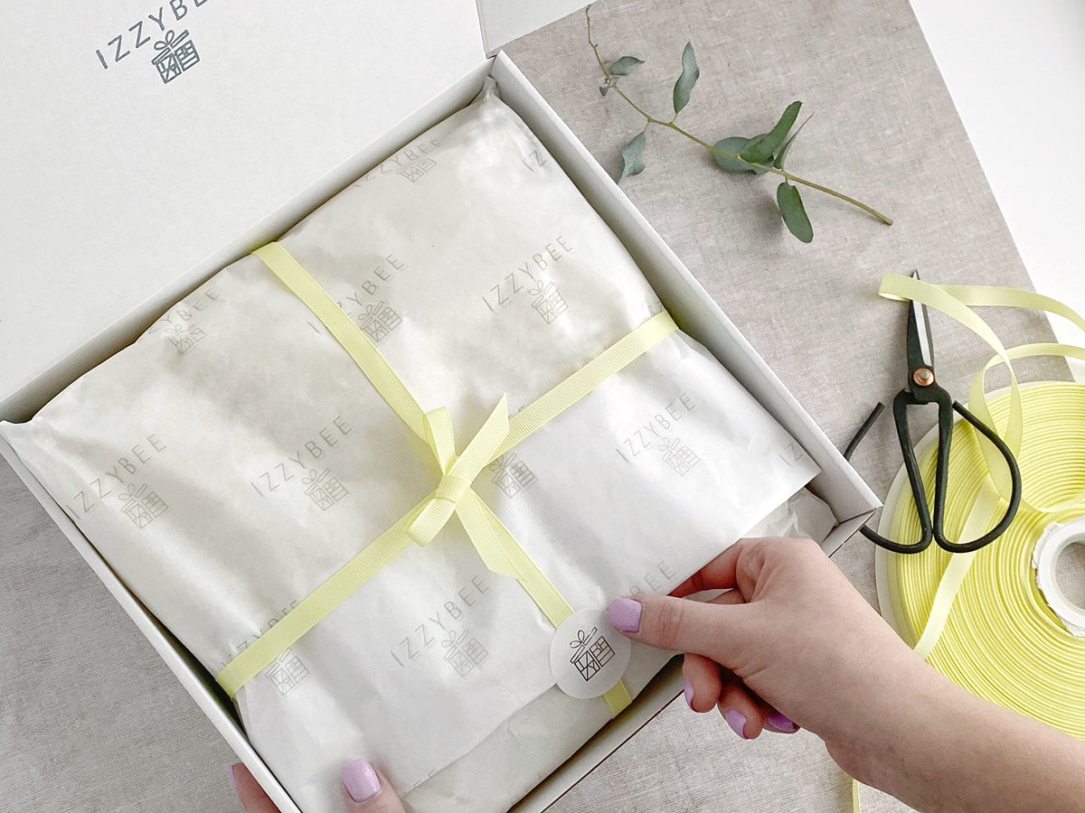 IzzyBee Inside Gift Hamper Box Wrap